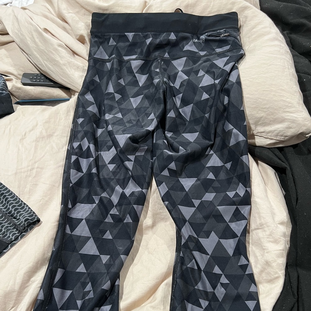 Nike dri fit cropped leggings